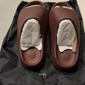 Yeezy YS-01 Fudge slides